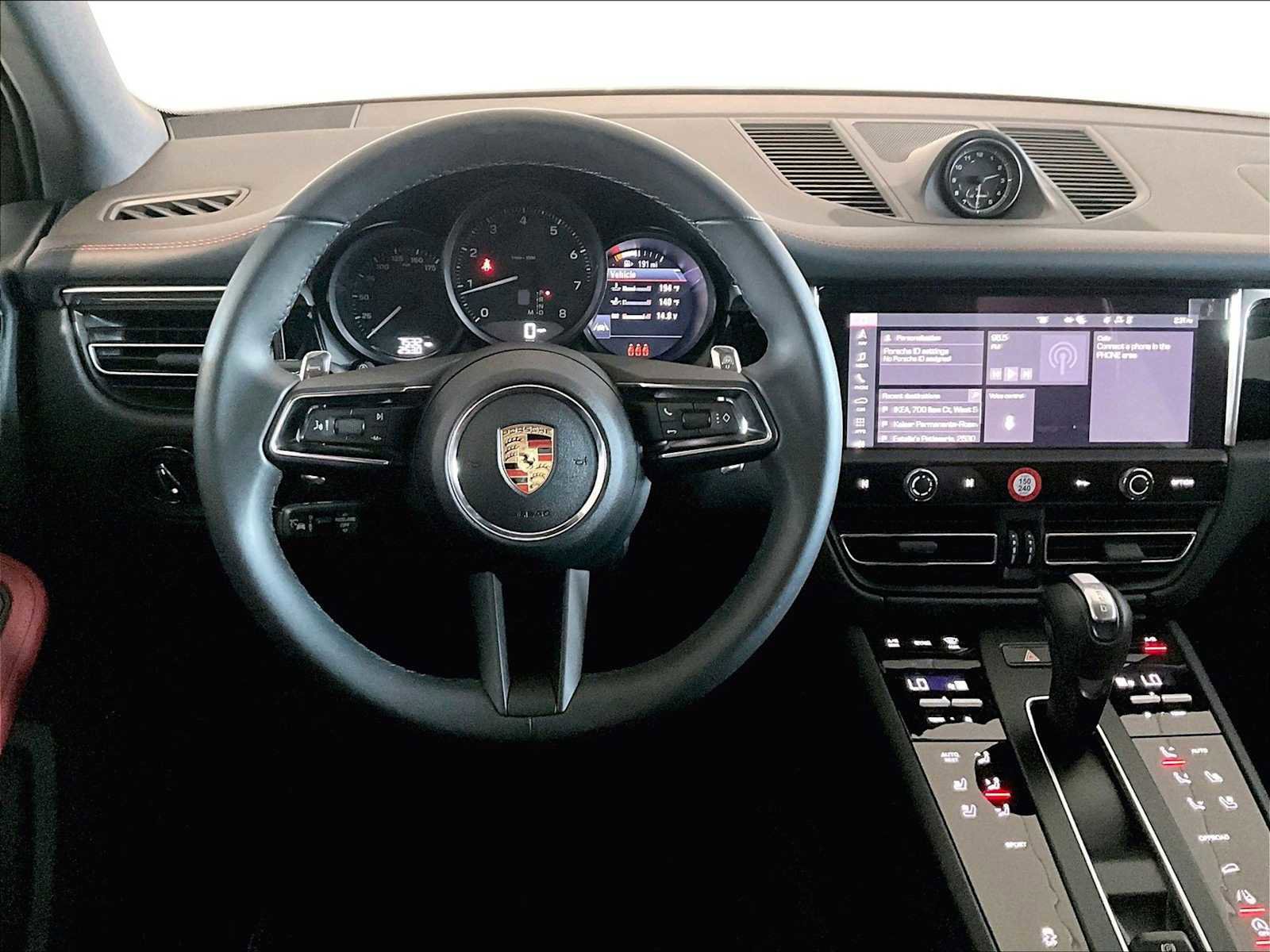 Used 2025 Porsche Macan image 16