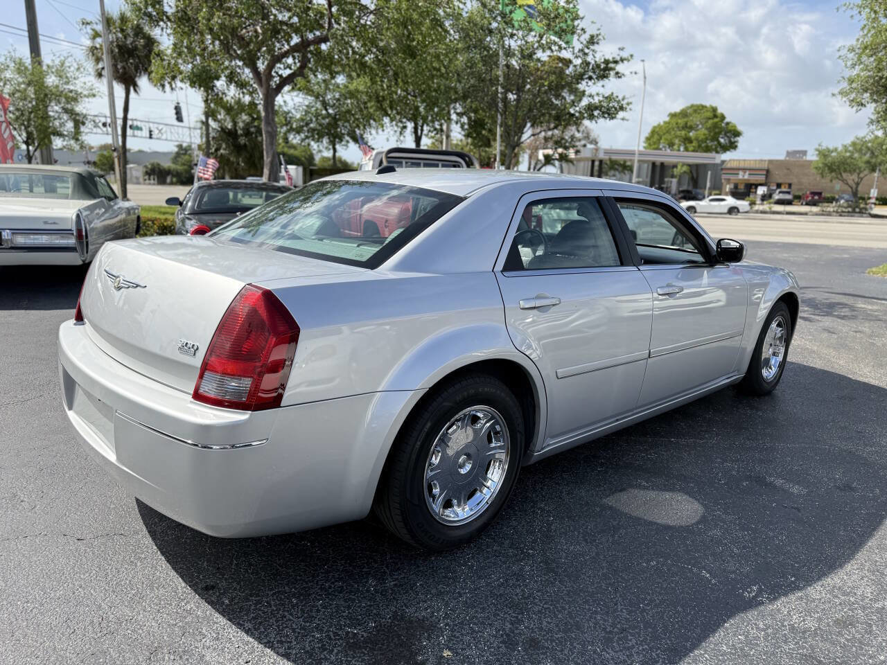 Used 2005 Chrysler 300 Touring RWD image 8