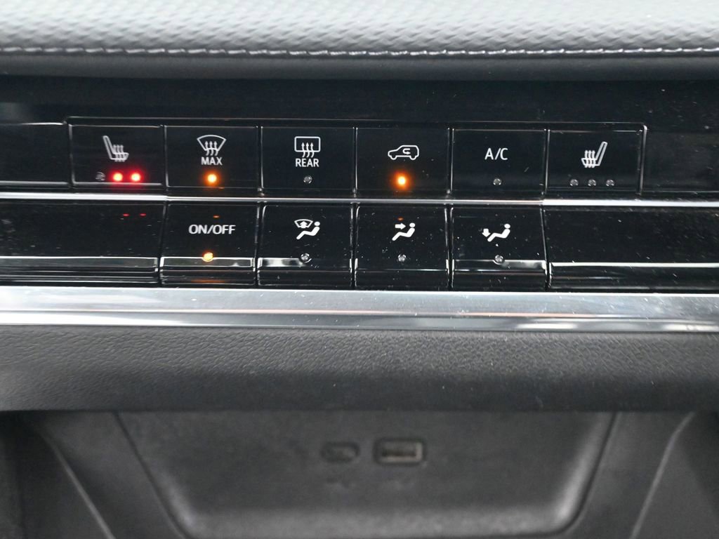 Used 2025 Chevrolet Equinox LT AWD/4WD image 16