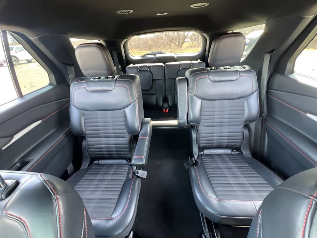 Used 2025 Ford Explorer ST-Line image 30