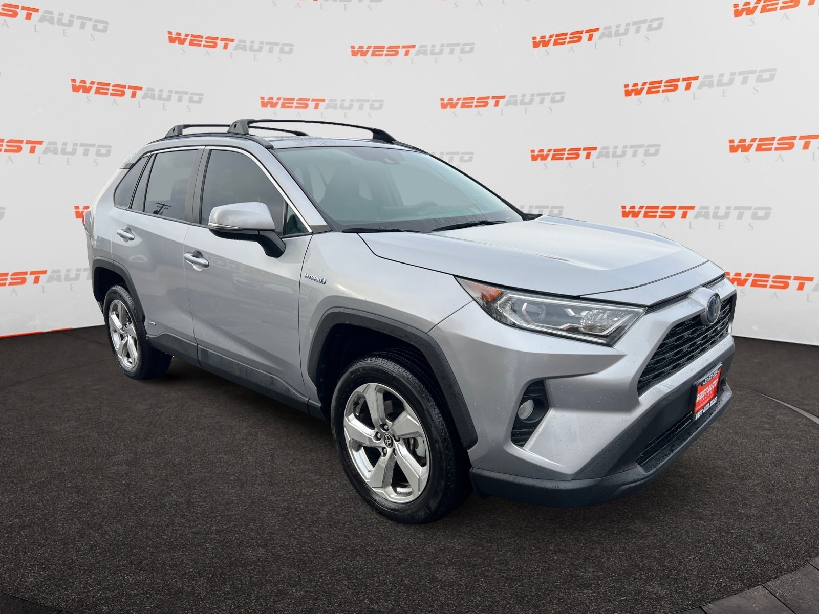 Used 2021 Toyota RAV4 XLE Premium image 7