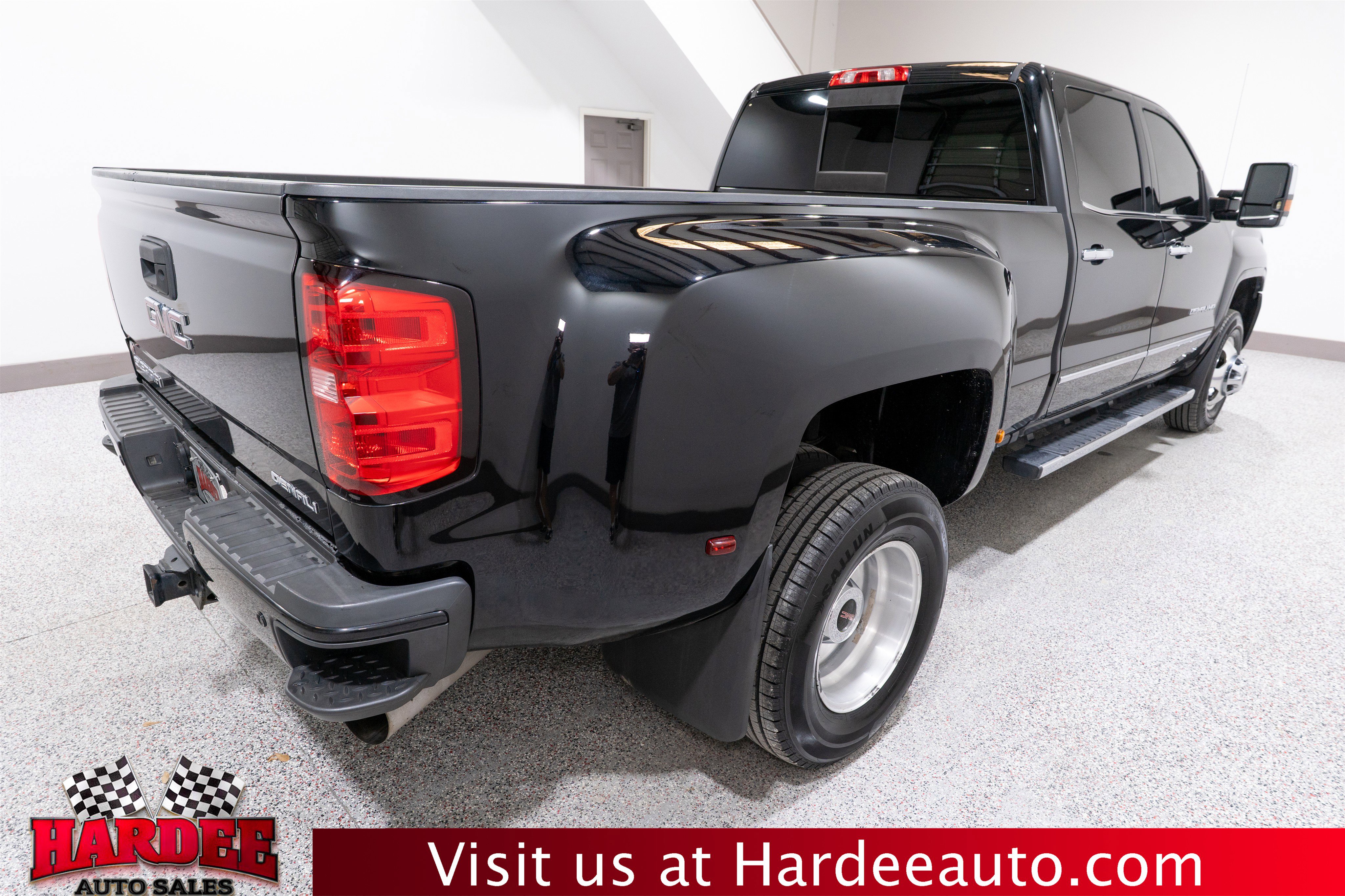 Used 2018 GMC Sierra 3500 Denali w/ Duramax Plus Package AWD/4WD image 5