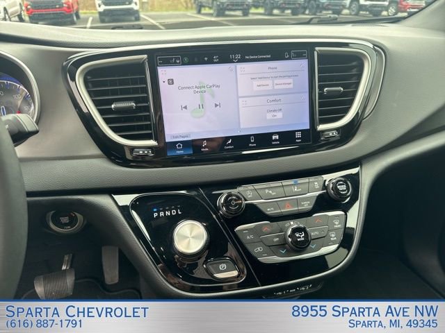 Used 2025 Chrysler Pacifica Select image 17