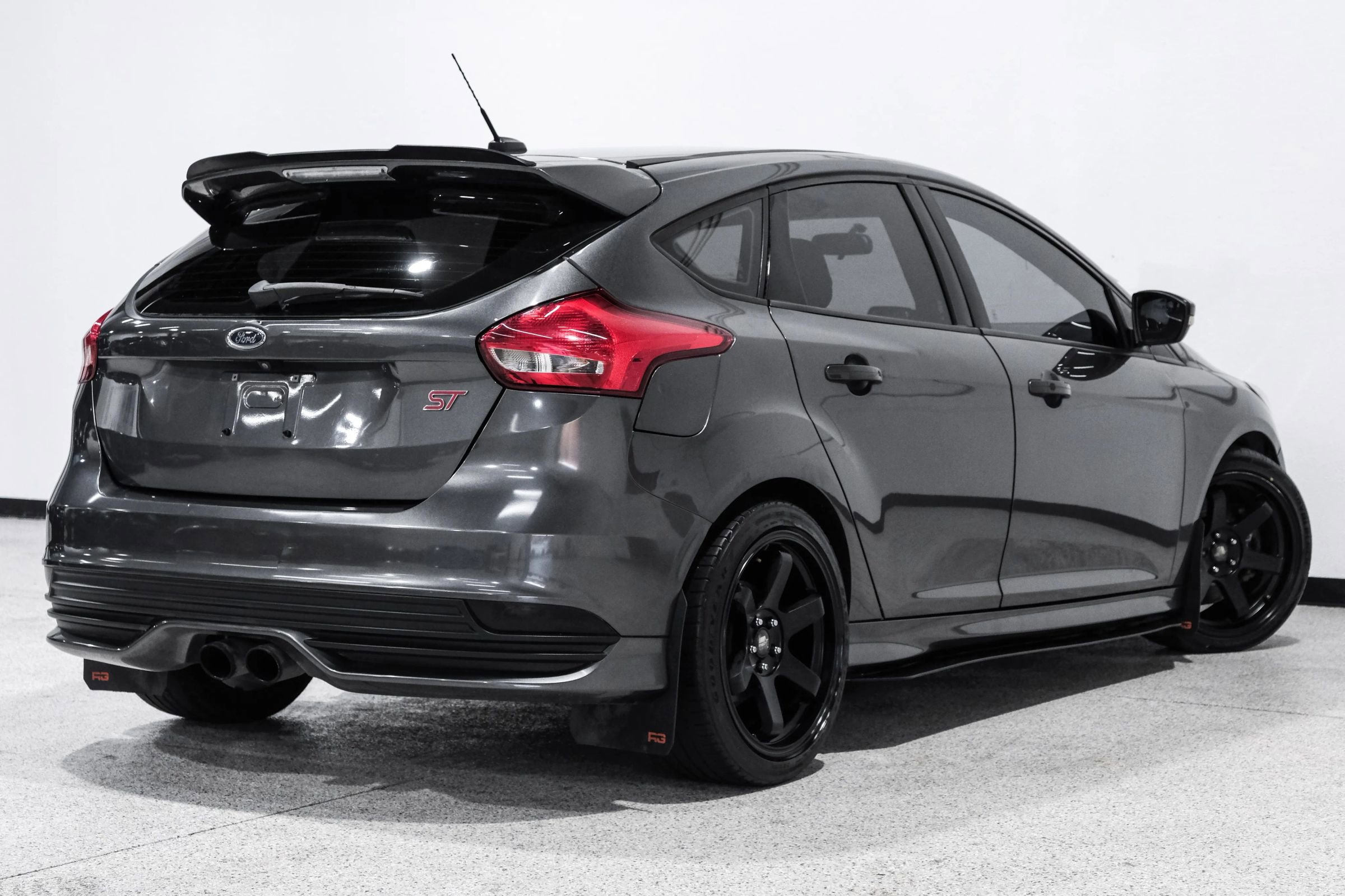 Used 2018 Ford Focus ST image 6