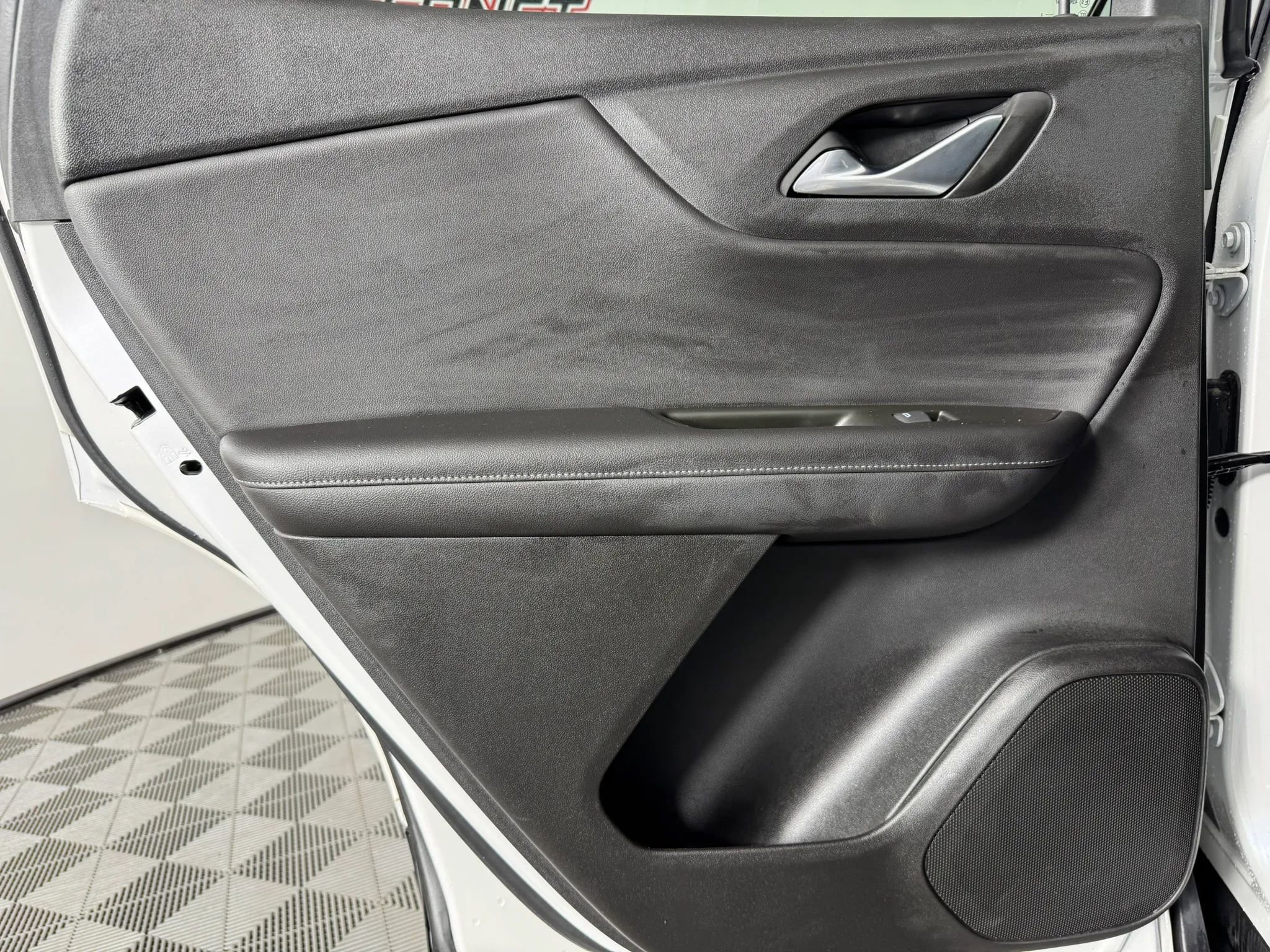 Used 2022 Chevrolet Blazer LT w/ Sound & Technology Package AWD/4WD image 32