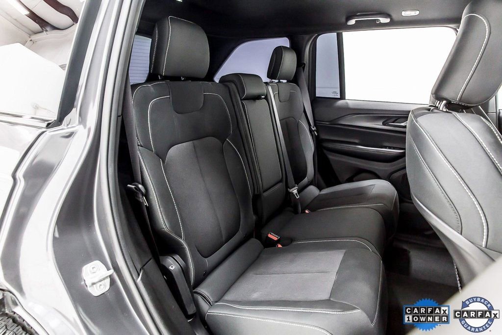 Used 2024 Jeep Grand Cherokee Laredo image 33