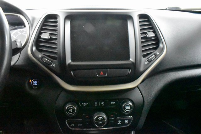 Used 2015 Jeep Cherokee Limited image 21