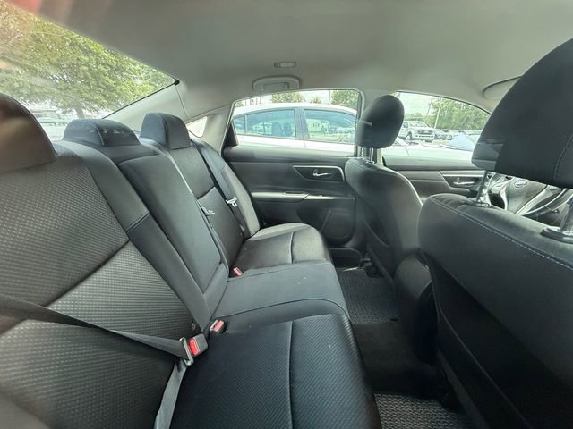 Used 2016 Nissan Altima 2.5 SR w/ LED Appearance Package FWD image 9