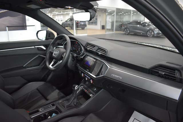 Used 2025 Audi Q3 2.0T Premium w/ Convenience Package AWD/4WD image 38