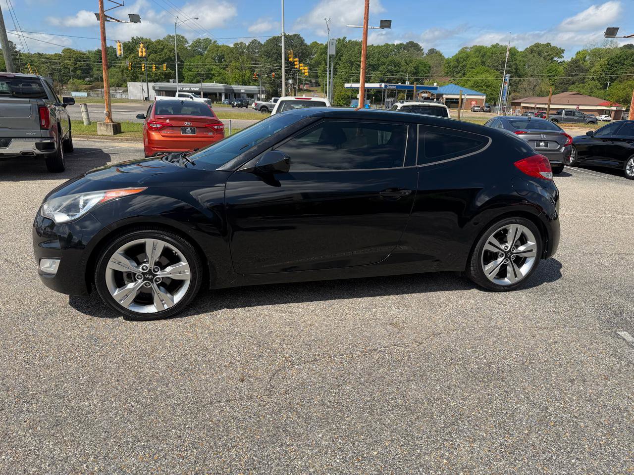 Used 2017 Hyundai Veloster Value Edition image 14