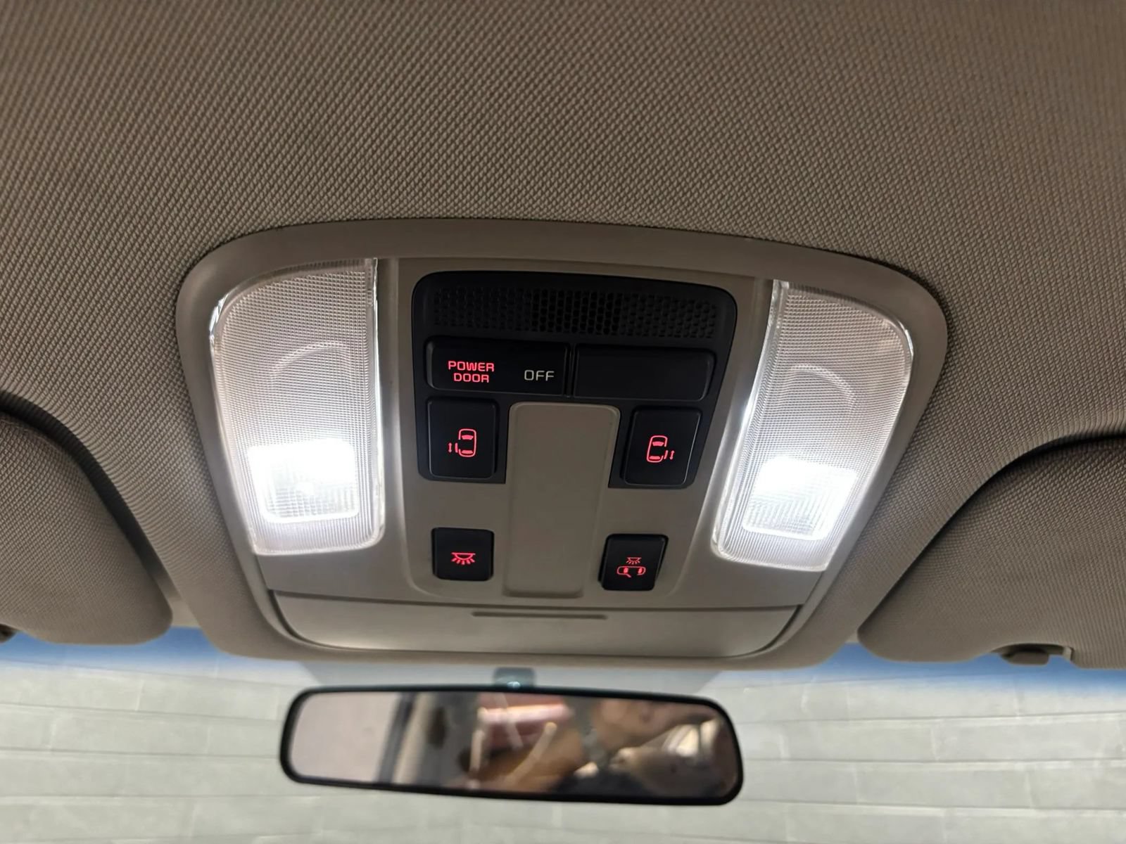 Used 2016 Kia Sedona LX w/ Option Group 020 FWD image 10
