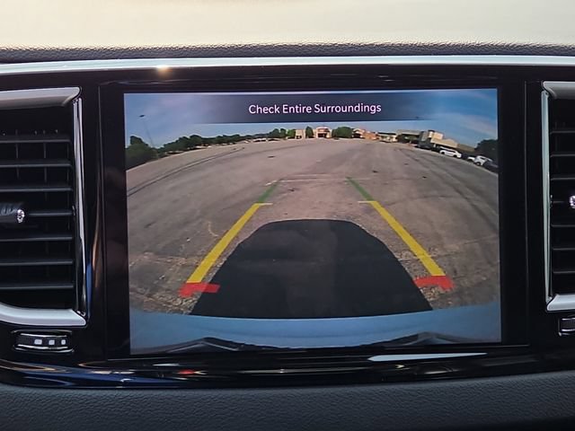Used 2023 Chrysler Pacifica Touring-L FWD image 23