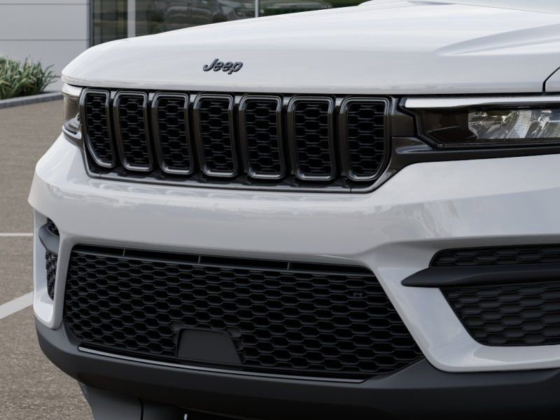New 2025 Jeep Grand Cherokee Altitude w/ Trailer Tow Package image 11