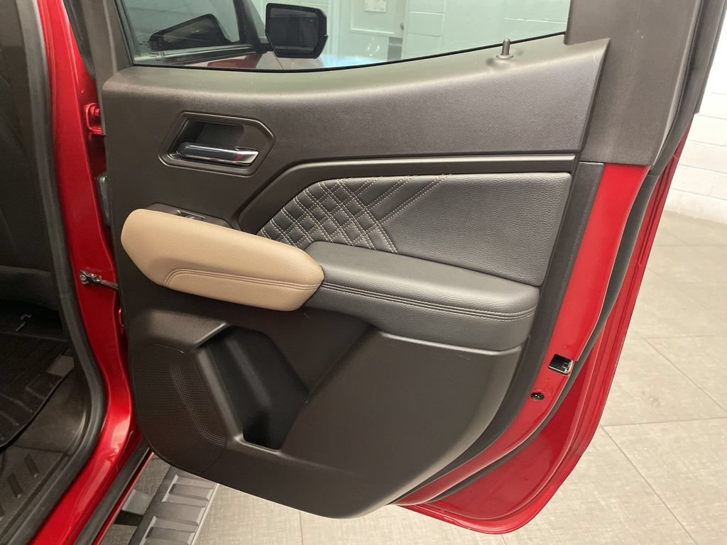 Used 2025 GMC Canyon Denali AWD/4WD image 28