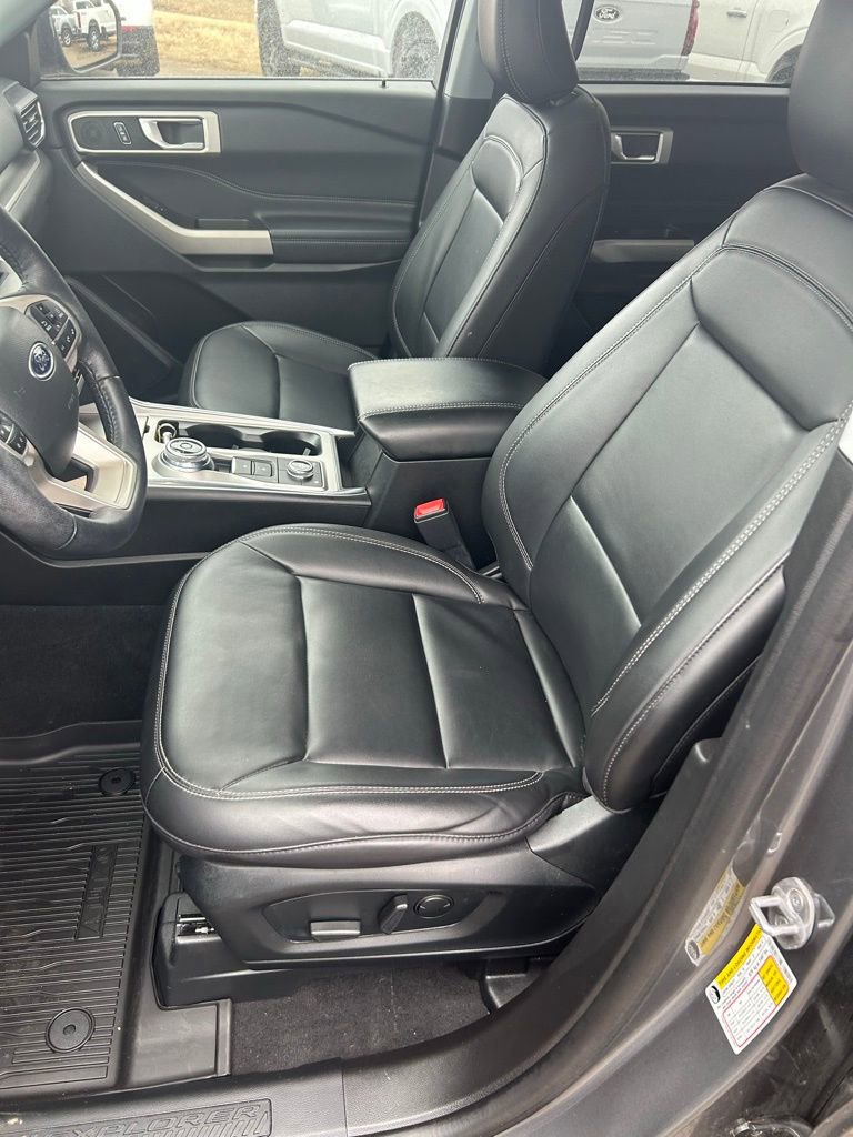 Used 2023 Ford Explorer XLT w/ Equipment Group 202A image 9