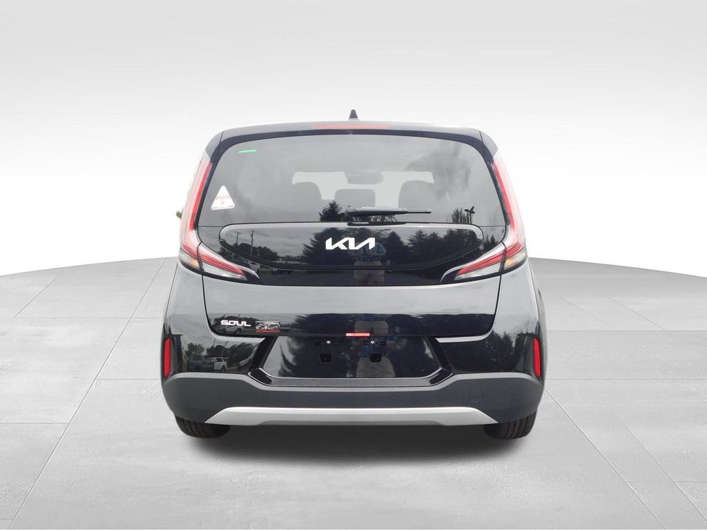 Used 2025 Kia Soul LX w/ LX Technology Package FWD image 4