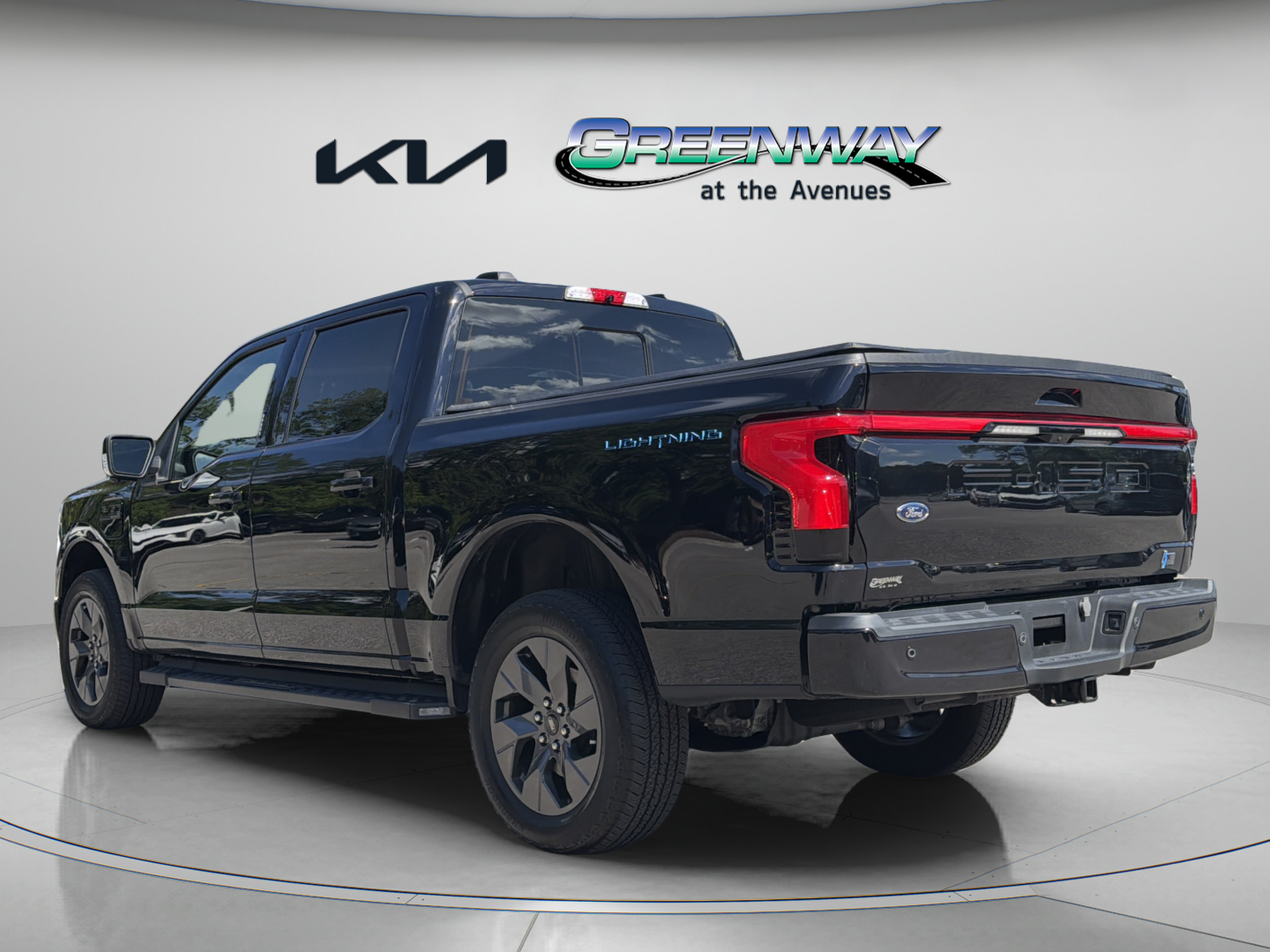 Used 2023 Ford F150 Lightning Lariat AWD/4WD image 4