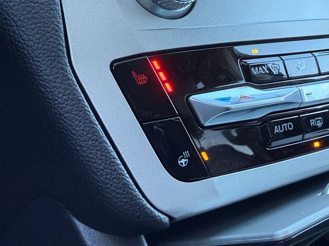 Used 2022 Ford Explorer XLT w/ Equipment Group 202A image 12