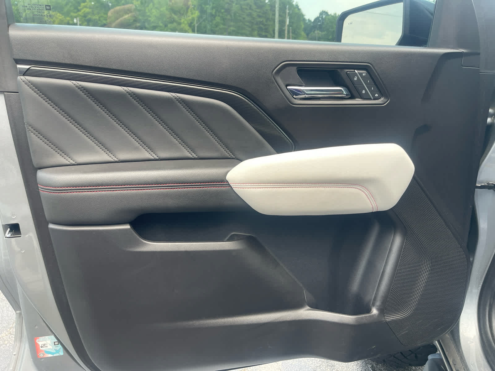 Used 2023 GMC Canyon AT4X AWD/4WD image 11