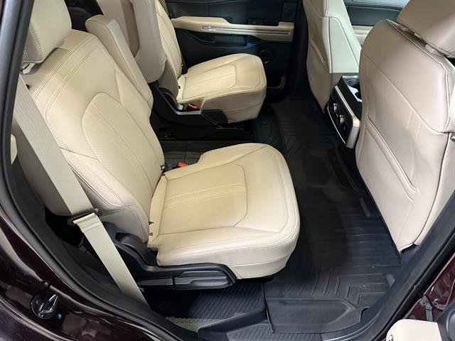 Used 2023 Ford Expedition Limited AWD/4WD image 7