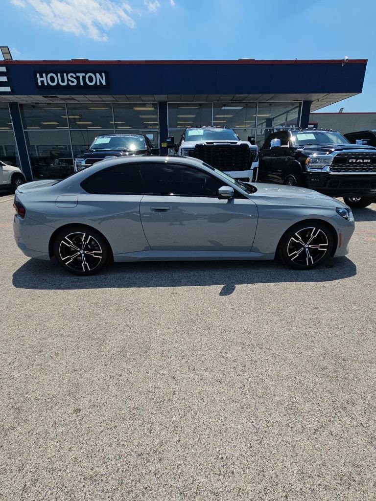 Used 2025 BMW 230i Coupe w/ M Sport Package RWD image 8