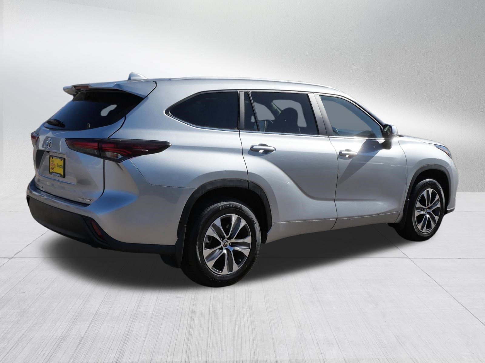 Certified 2024 Toyota Highlander XLE AWD/4WD image 8