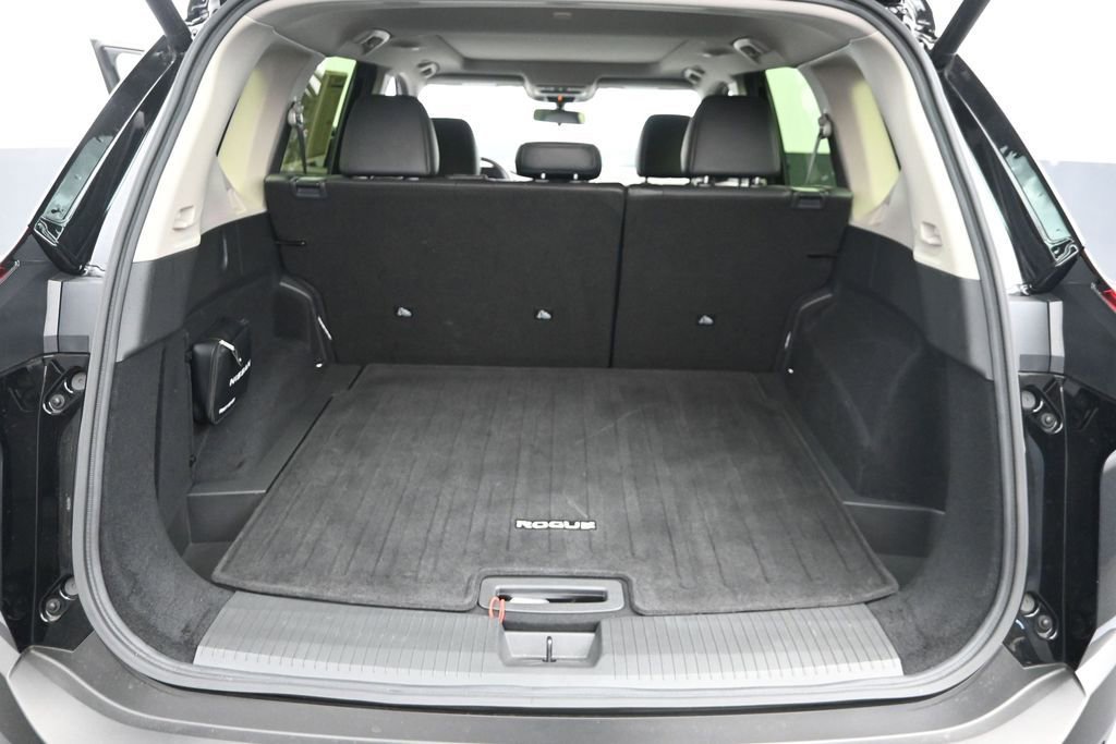 Used 2023 Nissan Rogue SV w/ SV Premium B Package FWD image 11