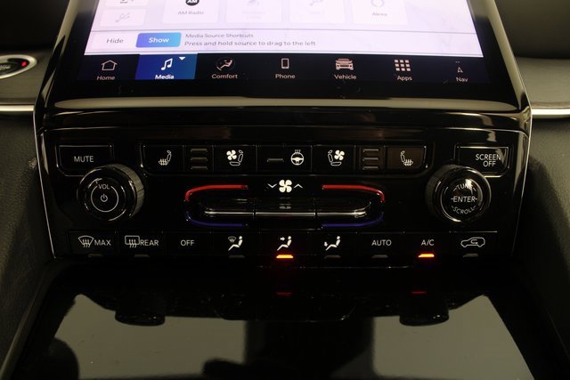 New 2025 Jeep Grand Cherokee Limited w/ Luxury Tech Group II image 8