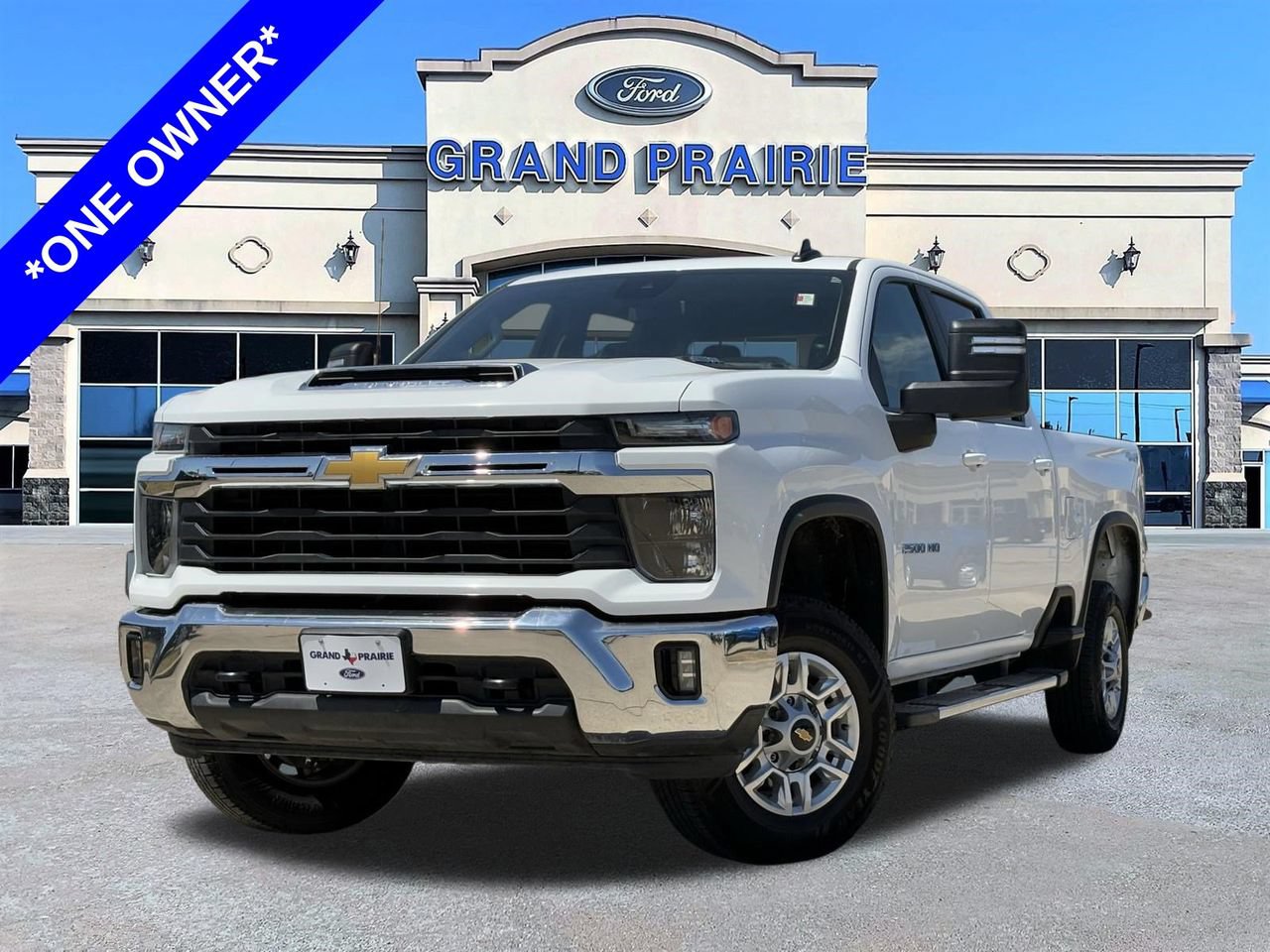 Used 2025 Chevrolet Silverado 2500 LT w/ Convenience Package AWD/4WD image 1