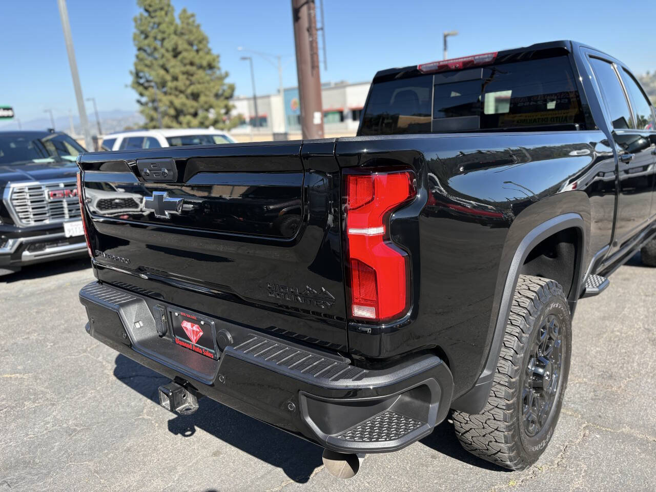 Used 2024 Chevrolet Silverado 2500 High Country w/ Midnight Edition AWD/4WD image 7