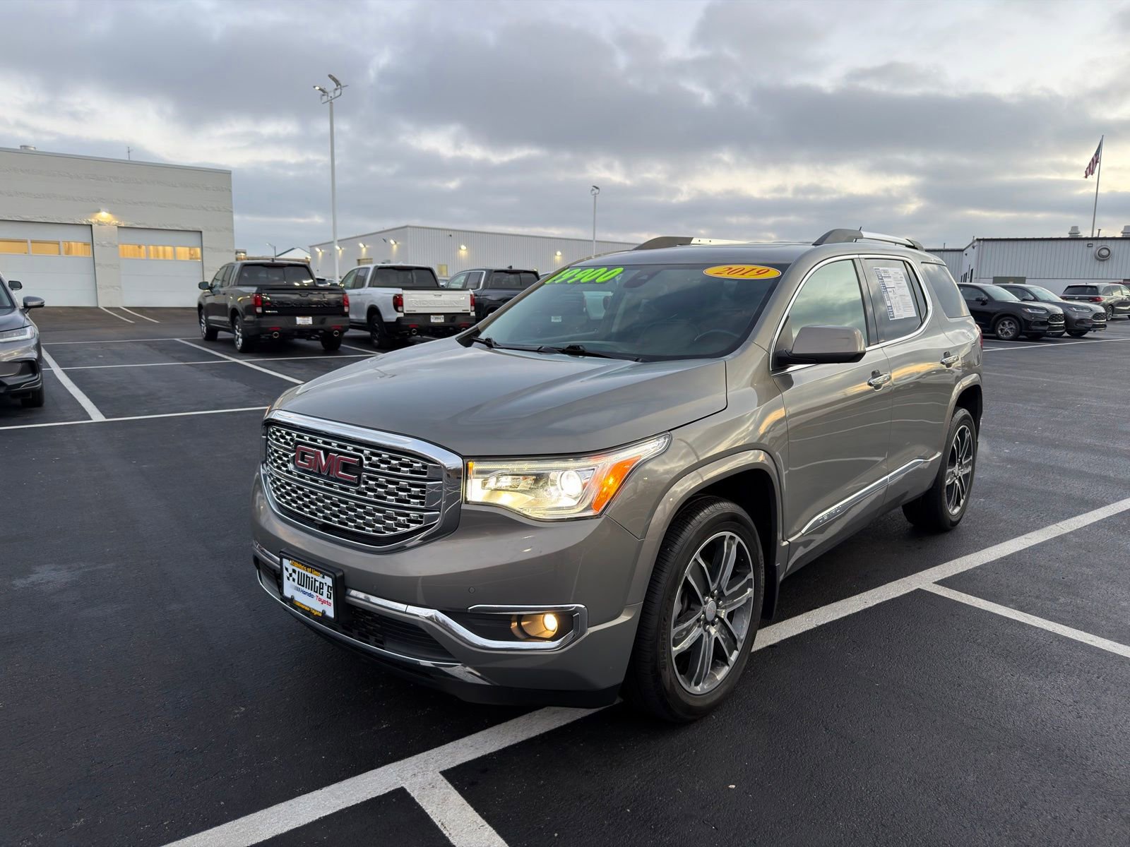 Used 2019 GMC Acadia Denali w/ Technology Package image 2