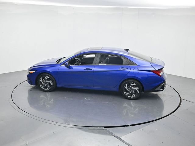 Used 2024 Hyundai Elantra Limited image 41