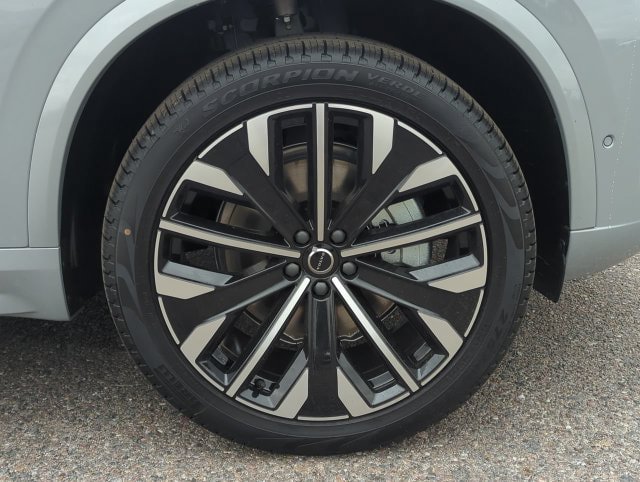 New 2026 Volvo XC90 B6 Plus w/ Protection Package AWD/4WD image 11