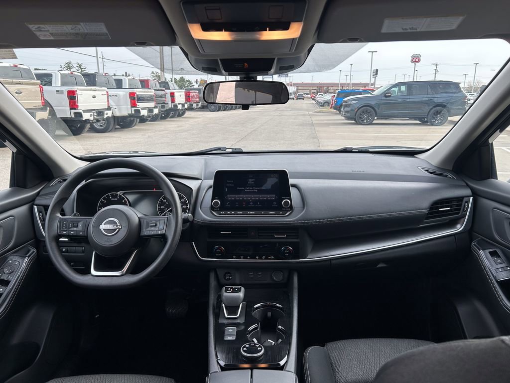 Used 2024 Nissan Rogue SV image 31