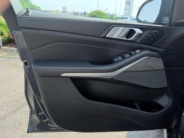 Used 2019 BMW X7 xDrive50i w/ M Sport Package AWD/4WD image 18