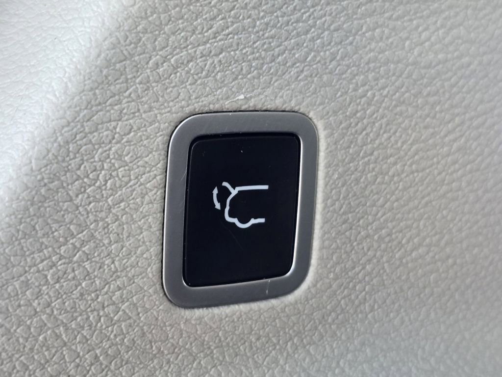 Used 2018 Chrysler Pacifica Touring-L FWD image 28
