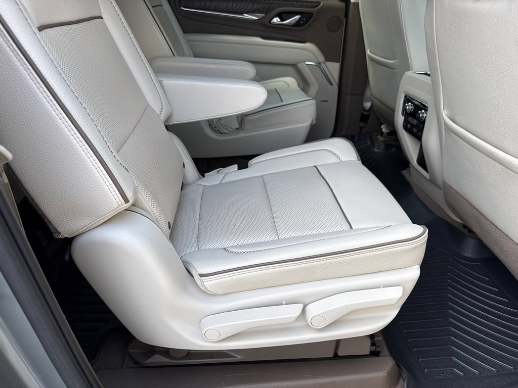 Used 2024 GMC Yukon XL Denali AWD/4WD image 15