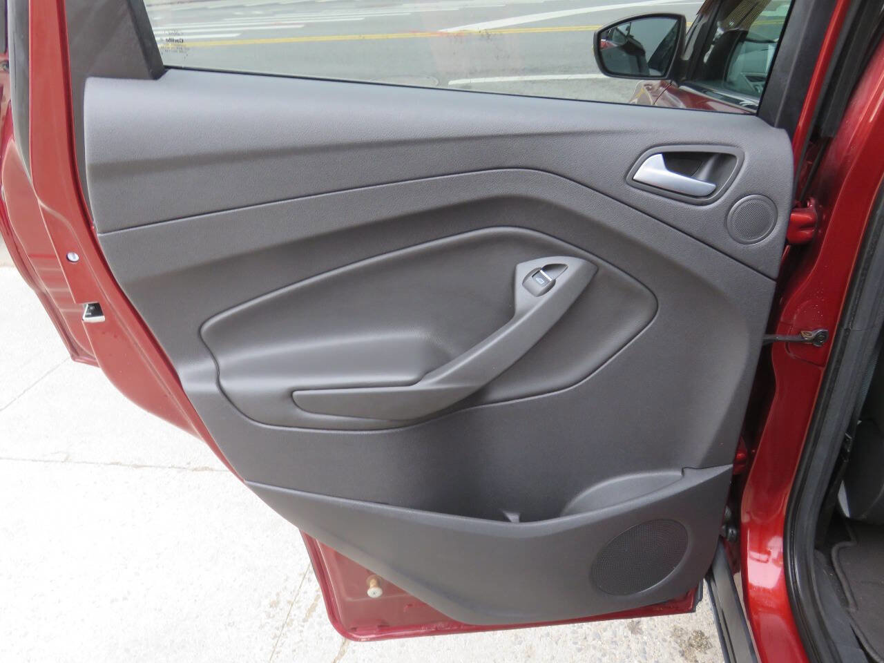 Used 2016 Ford Escape Titanium image 30