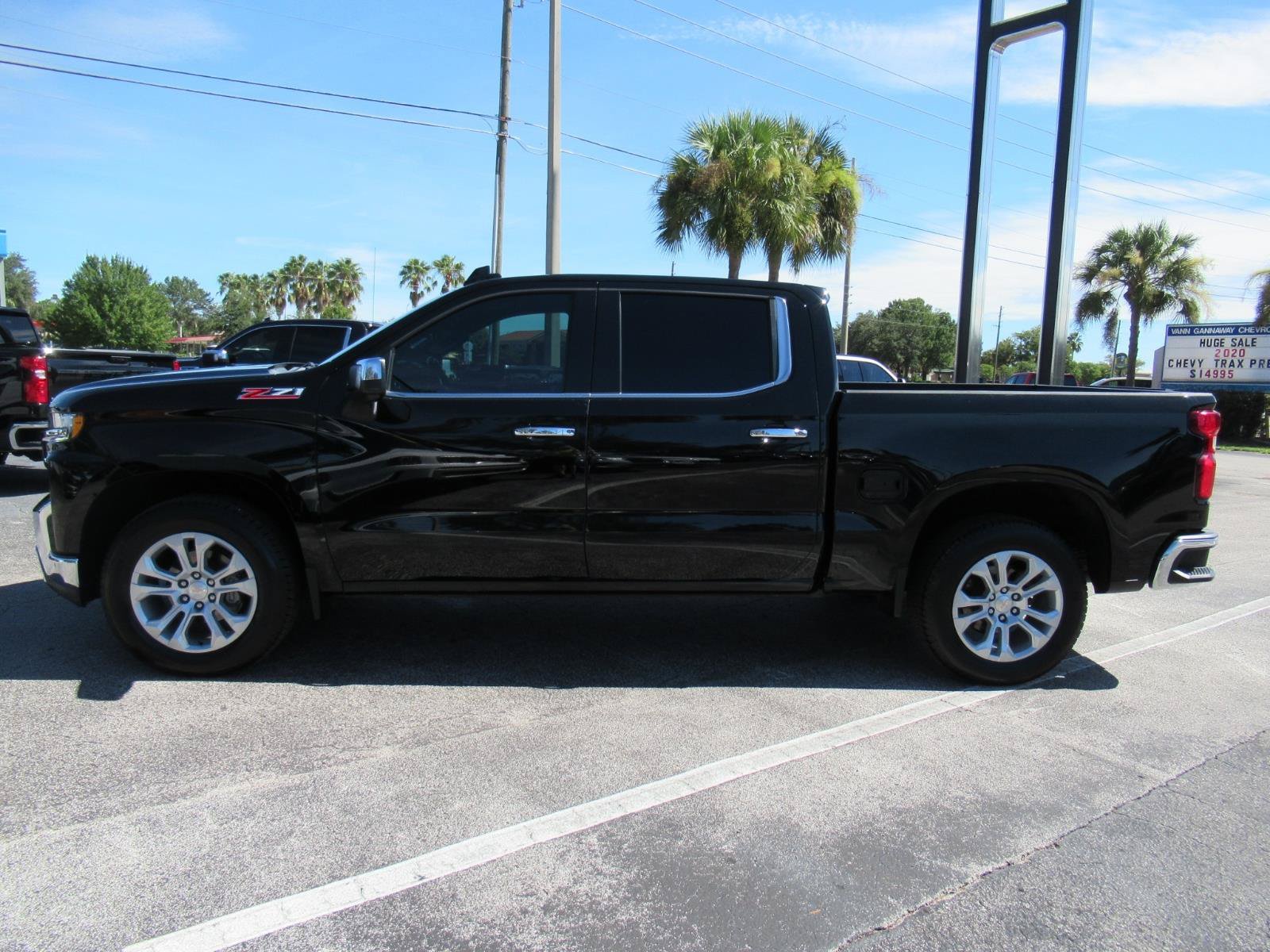 Used 2021 Chevrolet Silverado 1500 LTZ AWD/4WD image 2