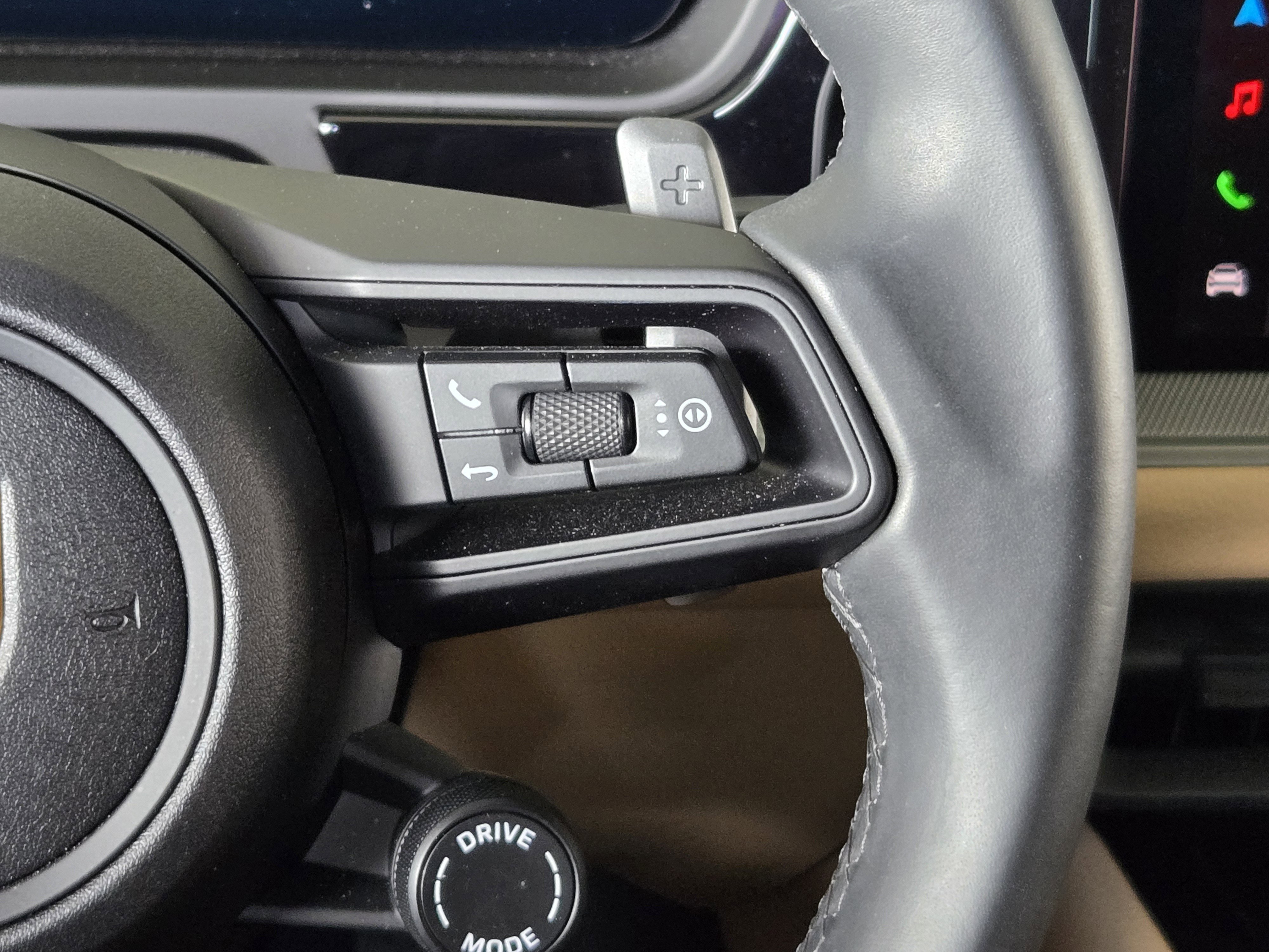 Certified 2025 Porsche Cayenne image 30