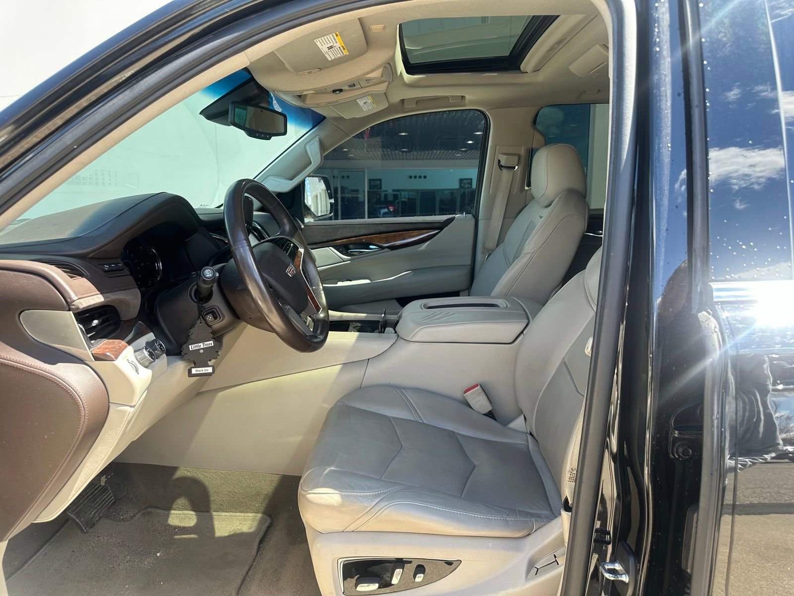 Used 2016 Cadillac Escalade Premium AWD/4WD image 6