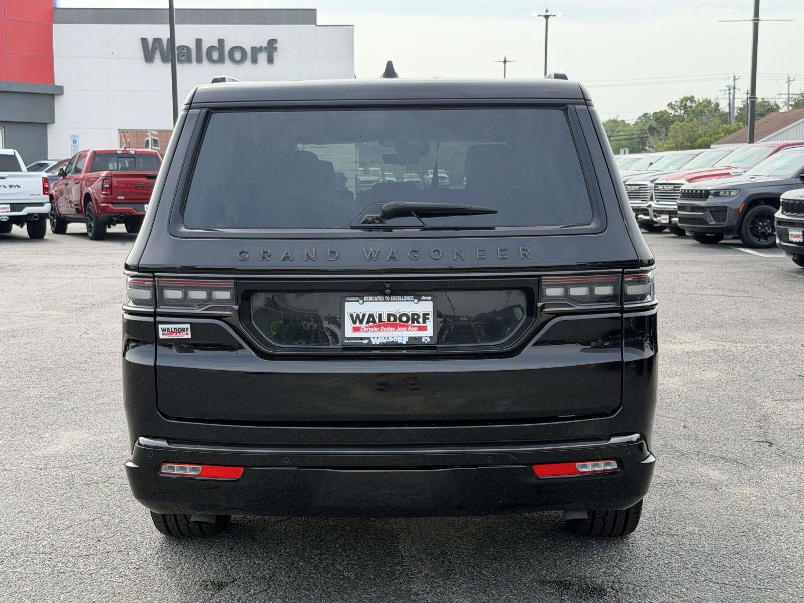 Used 2024 Jeep Grand Wagoneer L Series II w/ Quick Order Packagew 28T AWD/4WD image 4