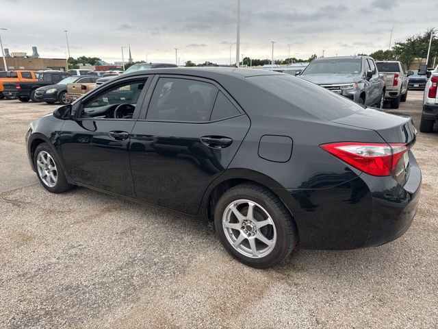 Used 2016 Toyota Corolla LE FWD image 4