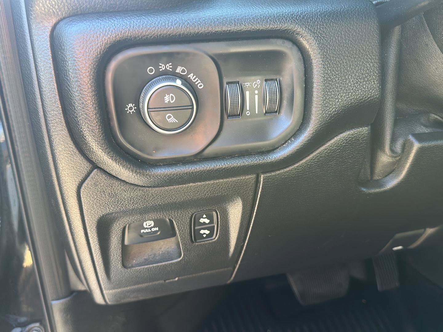 Used 2019 RAM 1500 Laramie w/ Sport Appearance Package AWD/4WD image 15