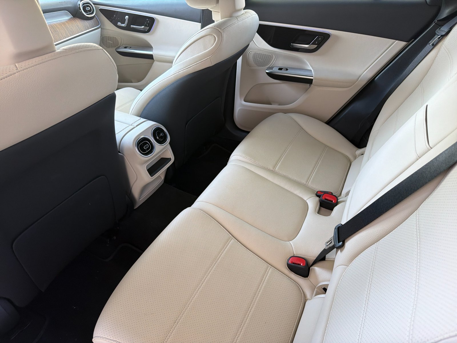 Used 2026 Mercedes-Benz GLC 300 image 9