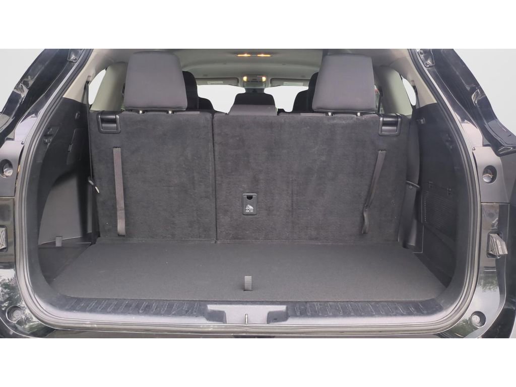 Used 2024 Toyota Highlander LE AWD/4WD image 9