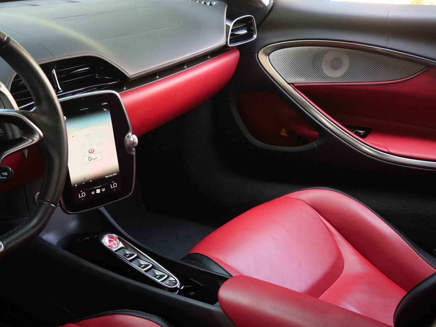 Used 2023 McLaren Artura RWD image 18