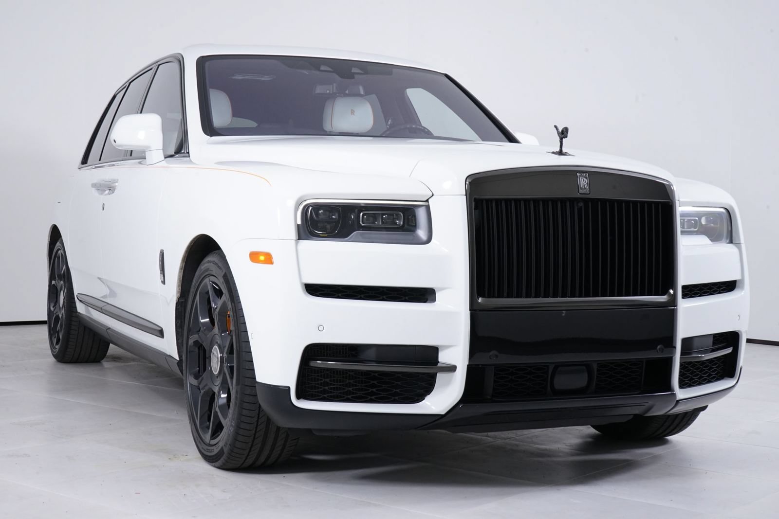 Used 2022 Rolls-Royce Cullinan Black Badge w/ Dark Exterior Package AWD/4WD image 16