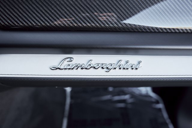 Used 2025 Lamborghini Urus SE image 42