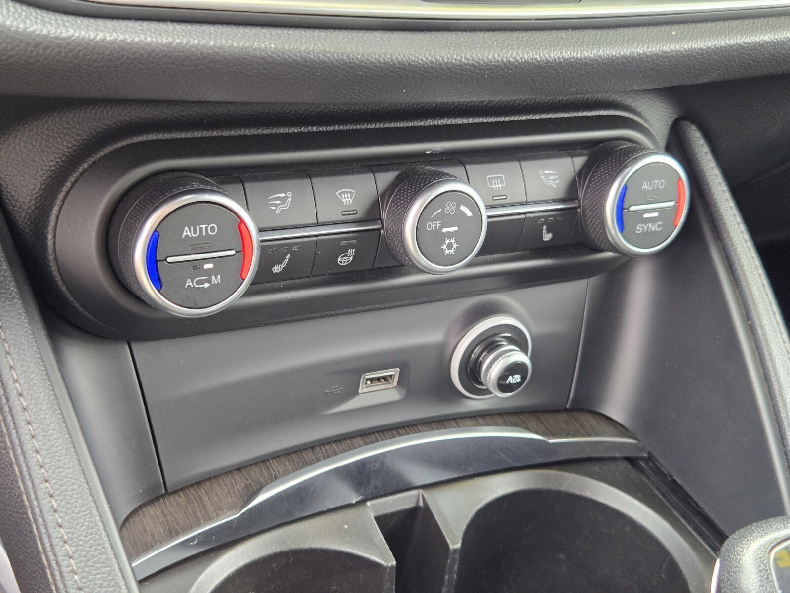 Used 2018 Alfa Romeo Stelvio Ti AWD/4WD image 21